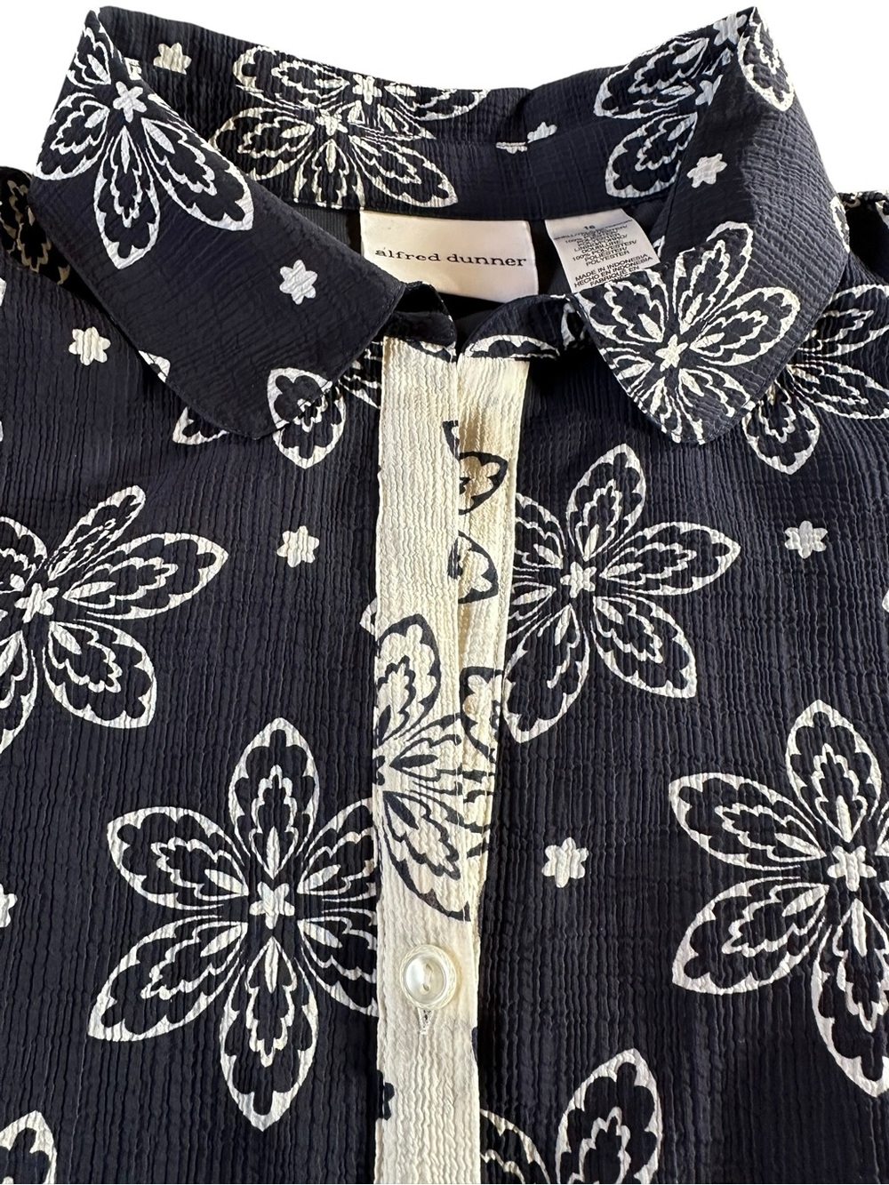 Alfred Dunner Navy and Cream Floral Button-Front Blouse 16 - Picture 4 of 10